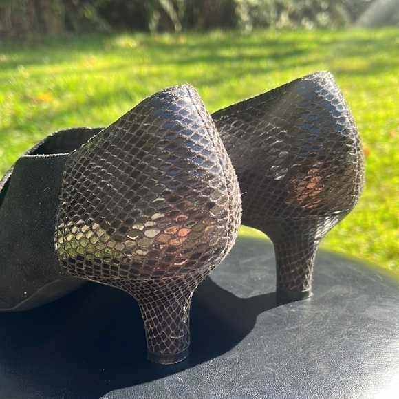 ROCKPORT Black Suede & Snakeskin
Heels / Pumps, Womens Size 8 - Picture 3 of 12